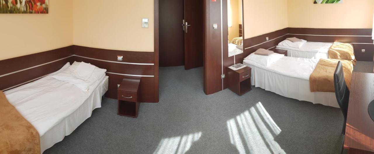 Gosciniec Biznesowy Hostel Dabrowa Gornicza Ngoại thất bức ảnh