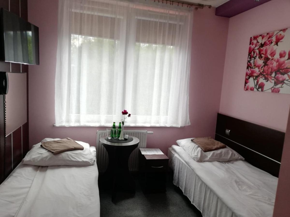 Gosciniec Biznesowy Hostel Dabrowa Gornicza Ngoại thất bức ảnh