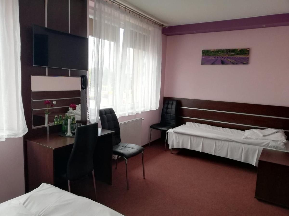 Gosciniec Biznesowy Hostel Dabrowa Gornicza Ngoại thất bức ảnh